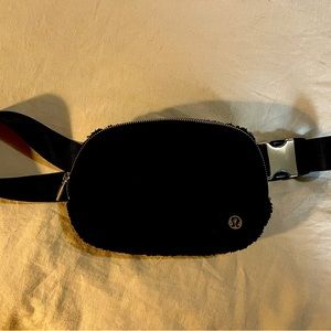 Lululemon Everywhere Belt Bag -Fleece